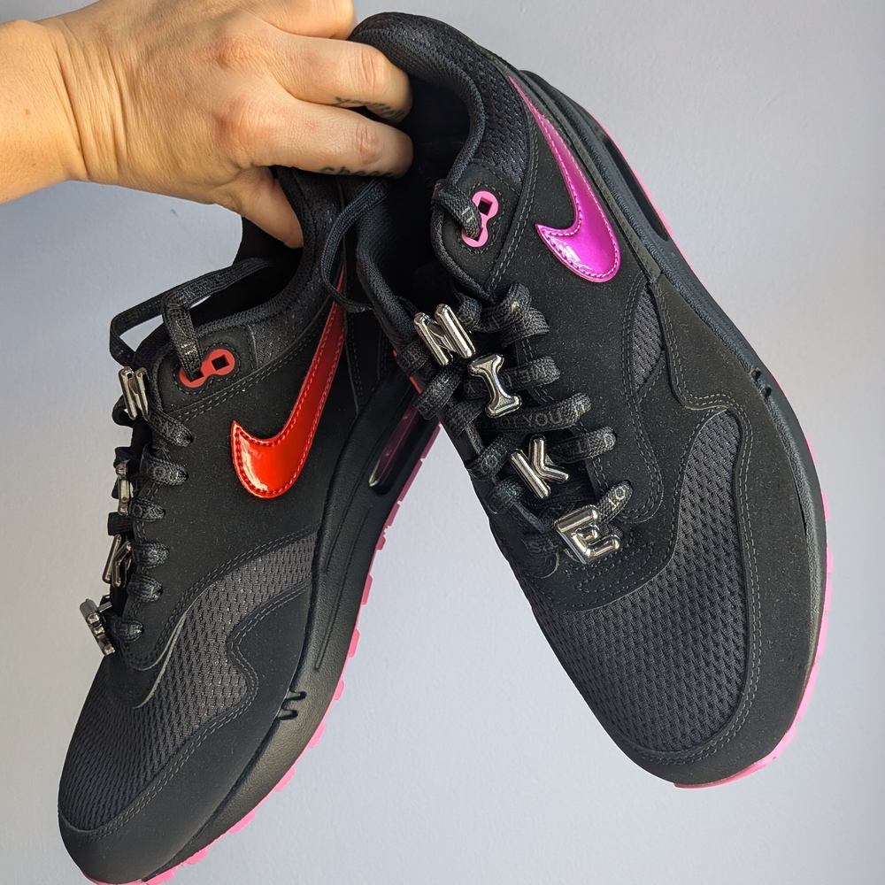 NIKE Air Max 1 Valentine's Day - Black